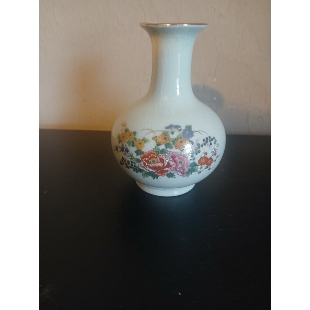 Enesco 1979 Vintage Japanese Porcelain Vase floral gold Trim. Stamped. Crackle